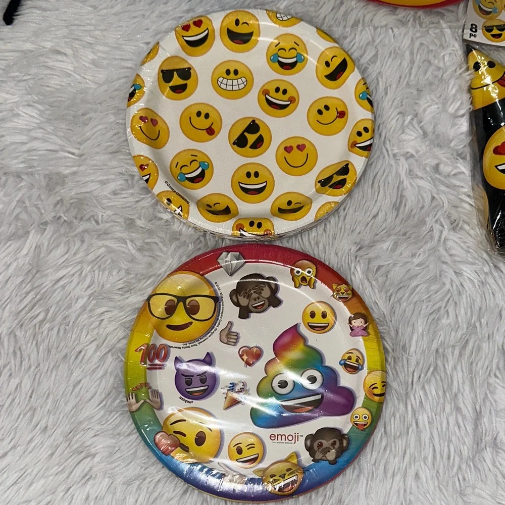 Emoji Party Supplies Set Tablecover Plates Hats Decorations Decor Headband NEW‎